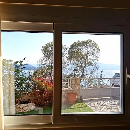 公寓 Lefkada House *