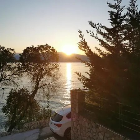 Lefkada House 公寓 *