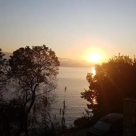 公寓 Lefkada House *